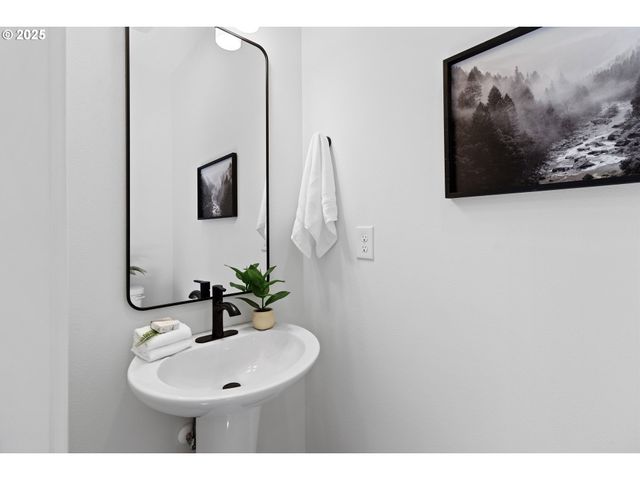 6914 N SWIFT St, Portland, OR 97203