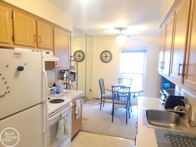 24151 Meadowbridge Drive 81, Clinton Township, MI 48035