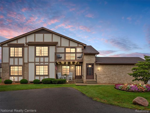 953 Country Club Drive, St. Clair Shores, MI 48082