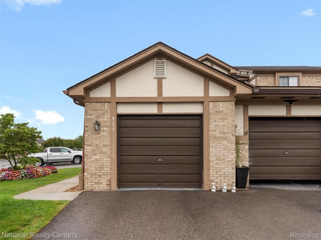 953 Country Club Drive, St. Clair Shores, MI 48082