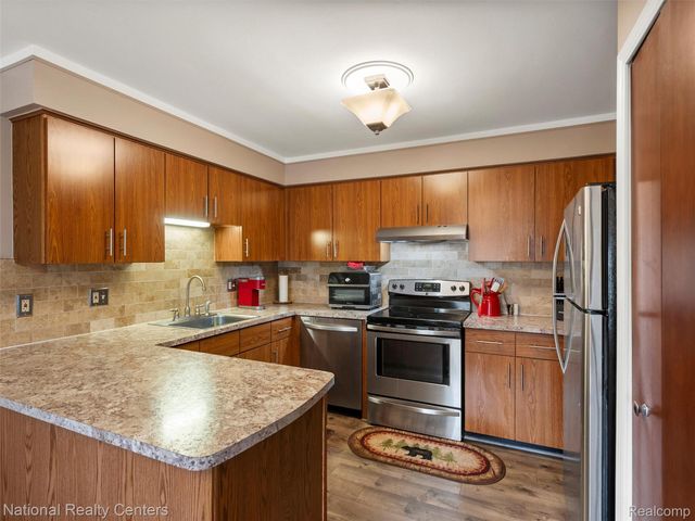 953 Country Club Drive, St. Clair Shores, MI 48082