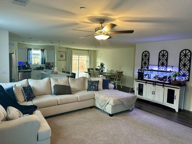 1138 E Packwood Avenue, Visalia, CA 93292