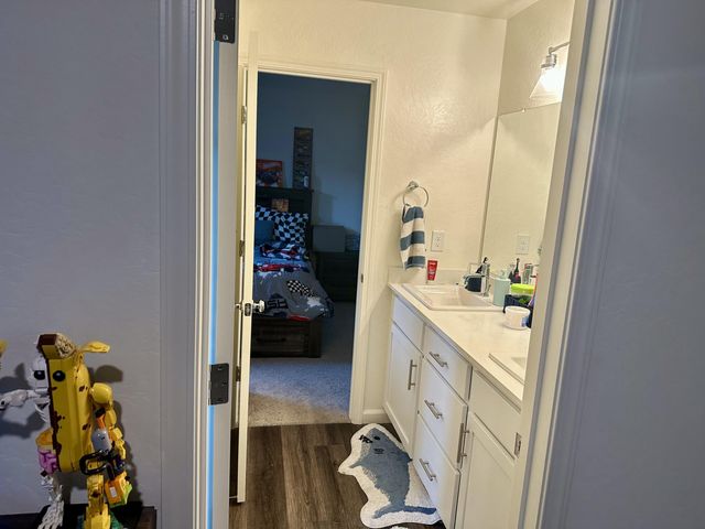 1138 E Packwood Avenue, Visalia, CA 93292