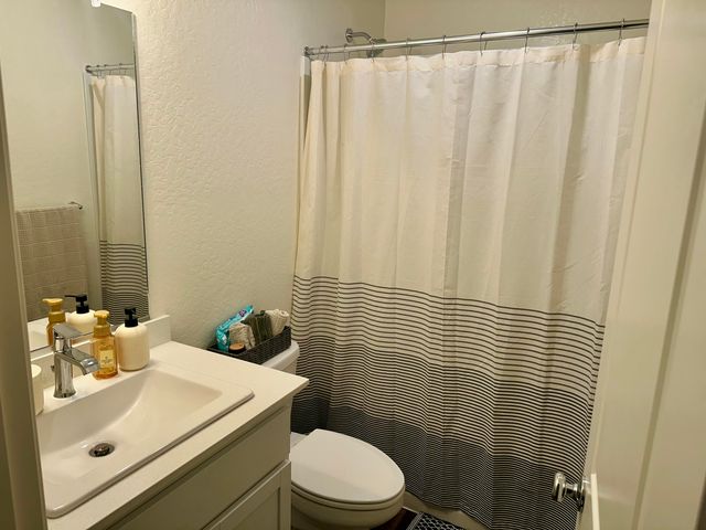 1138 E Packwood Avenue, Visalia, CA 93292