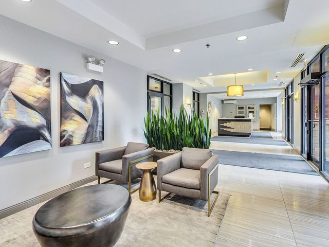 330 N Jefferson Street 904, Chicago, IL 60661