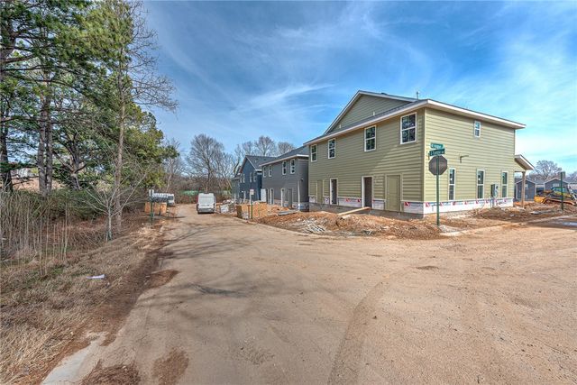 1392 S Yampa Bend, Fayetteville, AR 72701