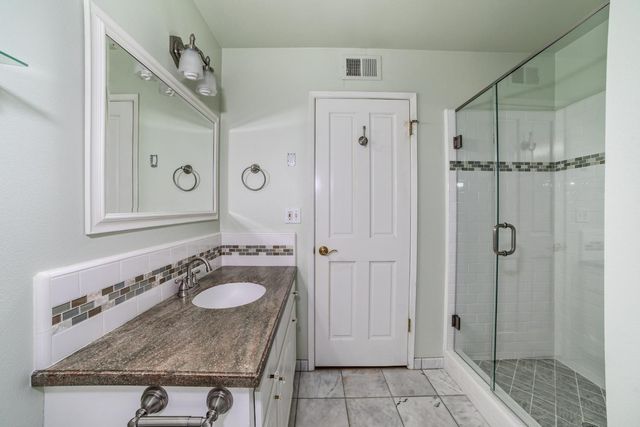 450 W Alluvial Avenue, Clovis, CA 93611