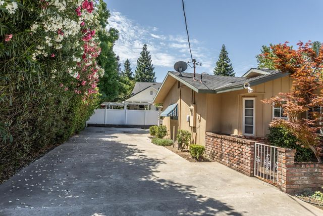 450 W Alluvial Avenue, Clovis, CA 93611