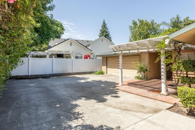 450 W Alluvial Avenue, Clovis, CA 93611