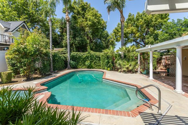 450 W Alluvial Avenue, Clovis, CA 93611