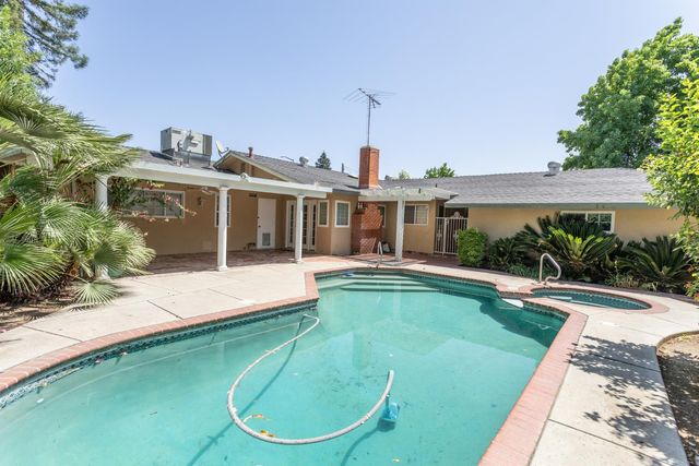 450 W Alluvial Avenue, Clovis, CA 93611