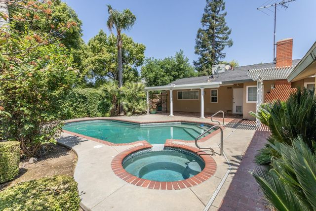 450 W Alluvial Avenue, Clovis, CA 93611