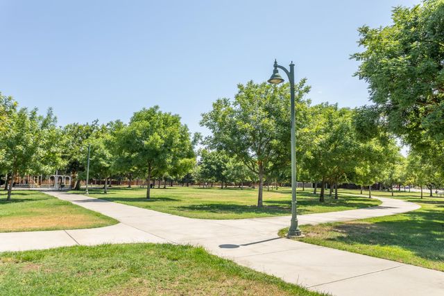 450 W Alluvial Avenue, Clovis, CA 93611