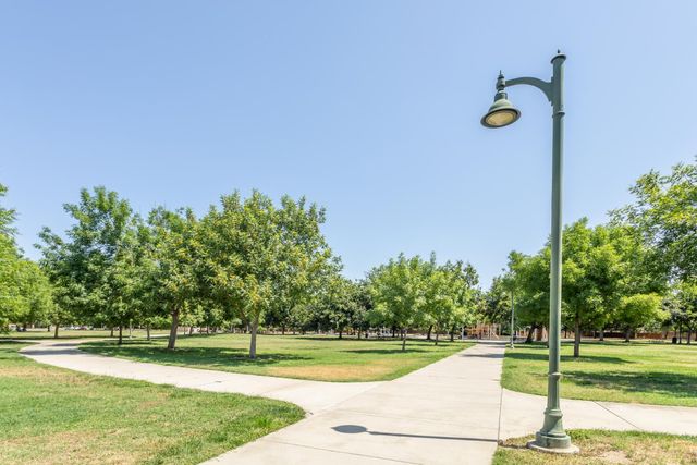 450 W Alluvial Avenue, Clovis, CA 93611