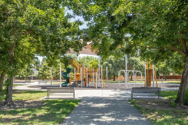 450 W Alluvial Avenue, Clovis, CA 93611