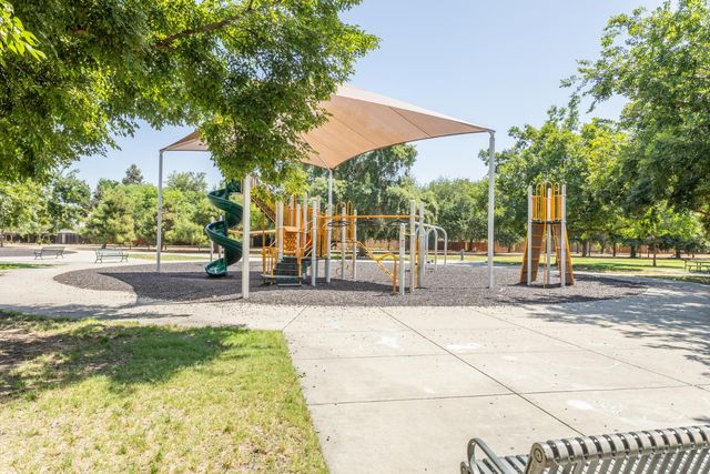 450 W Alluvial Avenue, Clovis, CA 93611