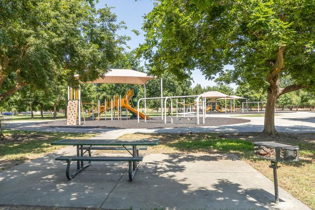 450 W Alluvial Avenue, Clovis, CA 93611