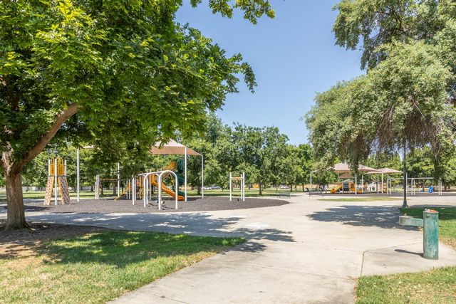 450 W Alluvial Avenue, Clovis, CA 93611