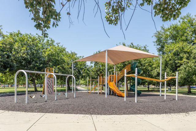 450 W Alluvial Avenue, Clovis, CA 93611