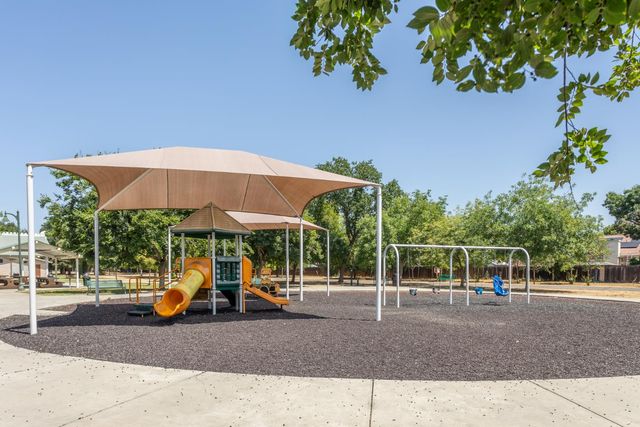 450 W Alluvial Avenue, Clovis, CA 93611