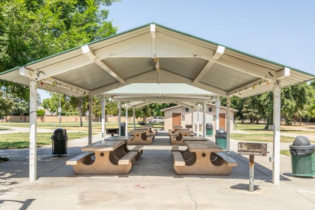 450 W Alluvial Avenue, Clovis, CA 93611