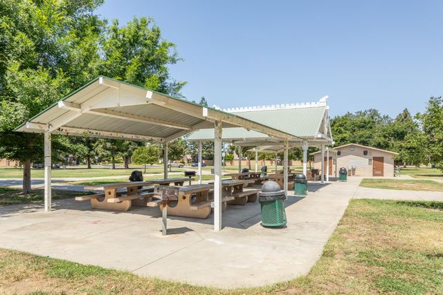 450 W Alluvial Avenue, Clovis, CA 93611