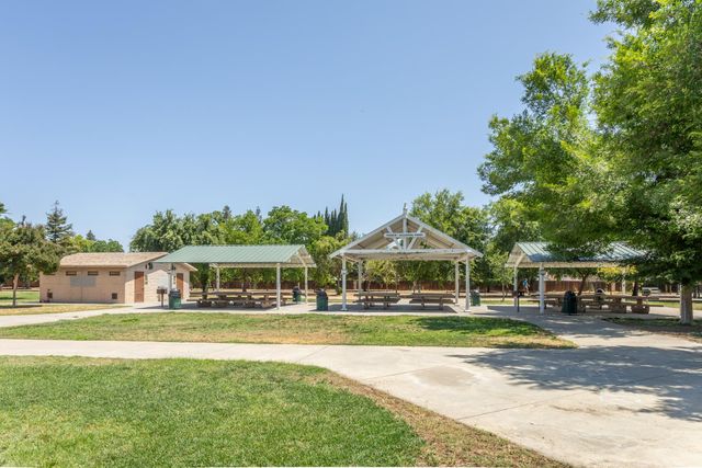 450 W Alluvial Avenue, Clovis, CA 93611