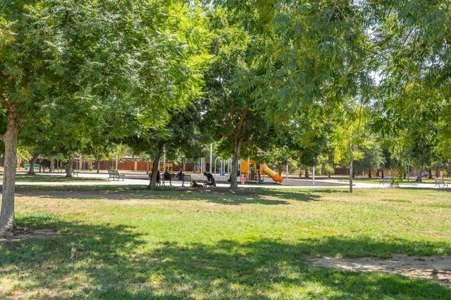 450 W Alluvial Avenue, Clovis, CA 93611