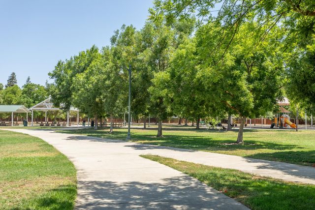 450 W Alluvial Avenue, Clovis, CA 93611