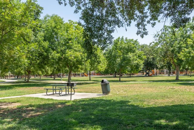 450 W Alluvial Avenue, Clovis, CA 93611