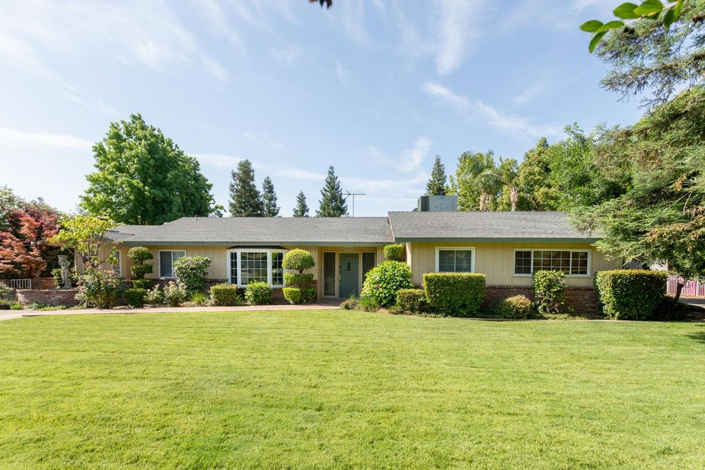 450 W Alluvial Avenue, Clovis, CA 93611