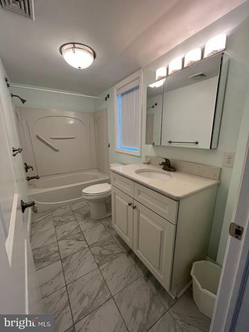 432 EDGEWOOD AVE, Folsom, PA 19033
