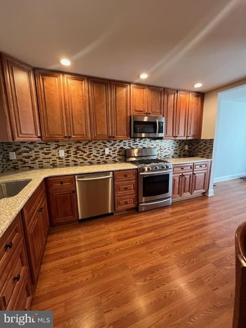 432 EDGEWOOD AVE, Folsom, PA 19033