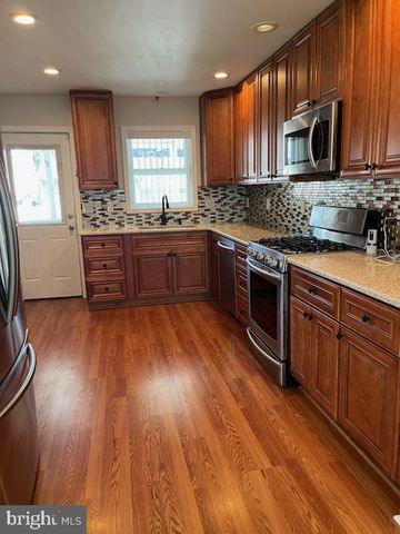 432 EDGEWOOD AVE, Folsom, PA 19033