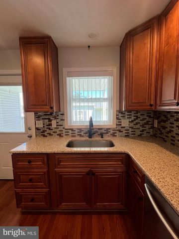 432 EDGEWOOD AVE, Folsom, PA 19033