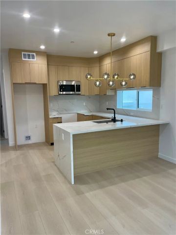 611 W 41st Place, Los Angeles, CA 90037