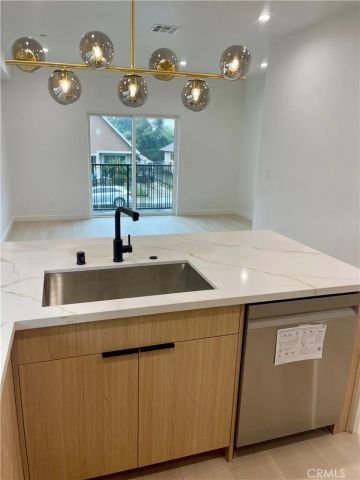 611 W 41st Place, Los Angeles, CA 90037