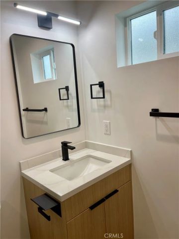 611 W 41st Place, Los Angeles, CA 90037