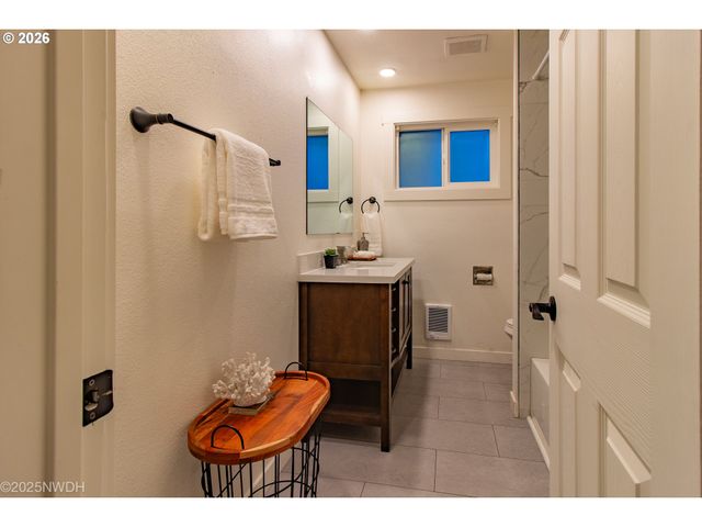 1682 HEMLOCK St, Eugene, OR 97404