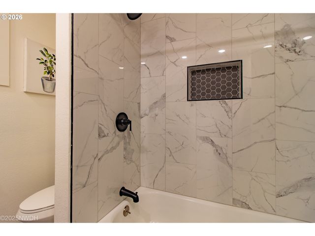 1682 HEMLOCK St, Eugene, OR 97404