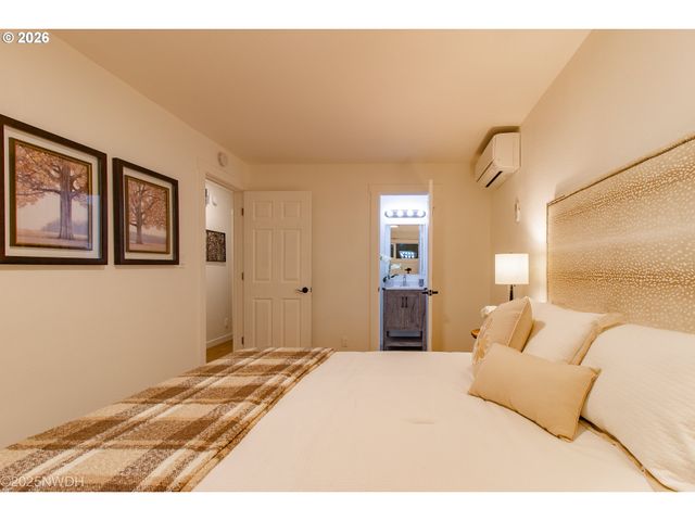 1682 HEMLOCK St, Eugene, OR 97404