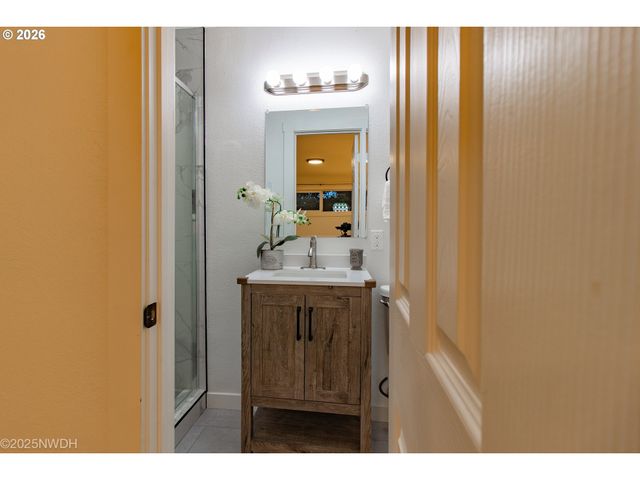 1682 HEMLOCK St, Eugene, OR 97404