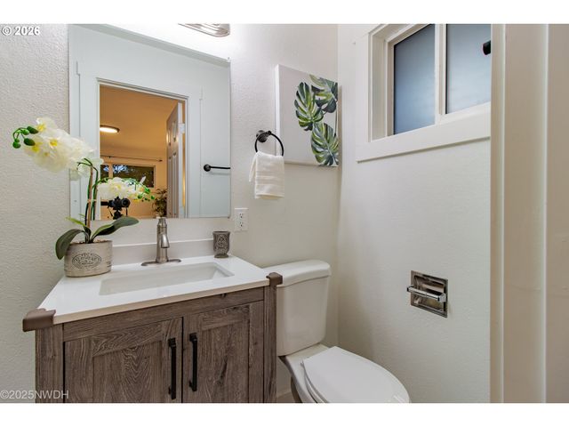 1682 HEMLOCK St, Eugene, OR 97404