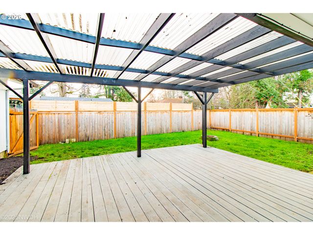 1682 HEMLOCK St, Eugene, OR 97404