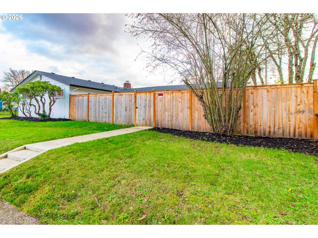 1682 HEMLOCK St, Eugene, OR 97404