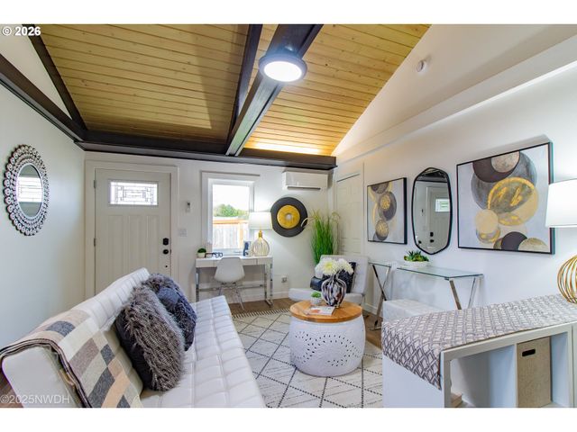 1682 HEMLOCK St, Eugene, OR 97404