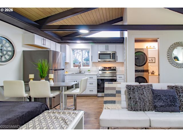 1682 HEMLOCK St, Eugene, OR 97404