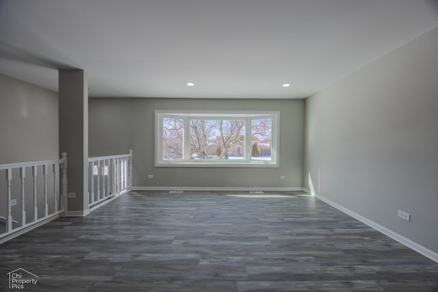 6967 Hemlock Street, Hanover Park, IL 60133