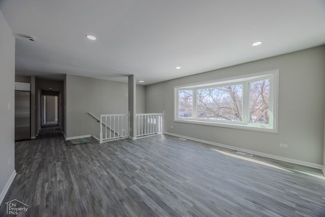 6967 Hemlock Street, Hanover Park, IL 60133