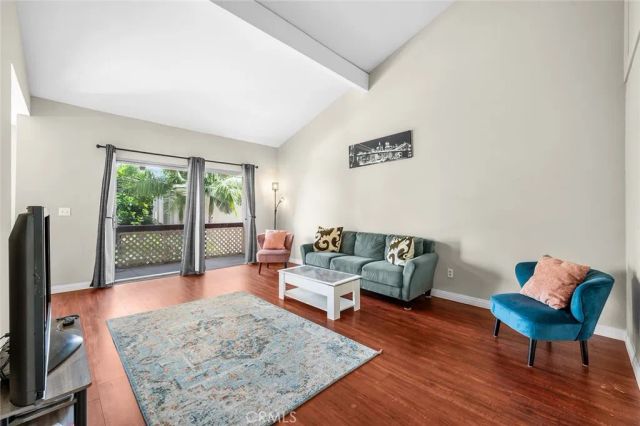 700 W La Veta, Orange, CA 92868